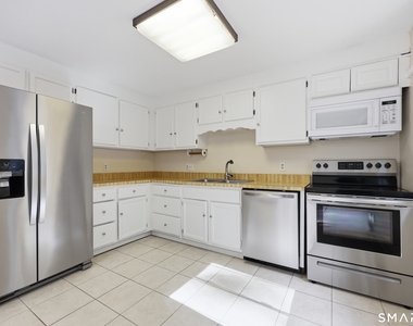 40 Conestoga Way - Photo Thumbnail 3