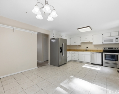 40 Conestoga Way - Photo Thumbnail 2