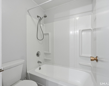 40 Conestoga Way - Photo Thumbnail 10