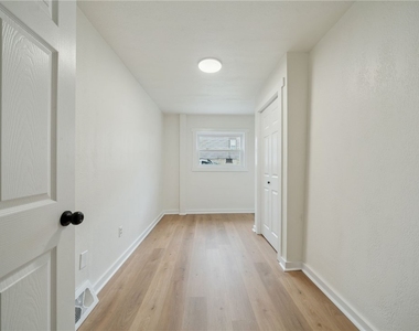 2321 Eccles Street - Photo Thumbnail 5