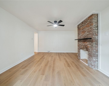 2321 Eccles Street - Photo Thumbnail 4