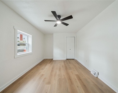 2321 Eccles Street - Photo Thumbnail 6