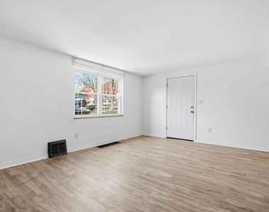 1219 Circle Dr - Photo Thumbnail 17