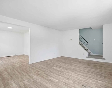 1219 Circle Dr - Photo Thumbnail 12