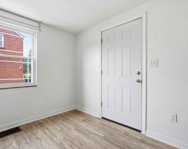 1219 Circle Dr - Photo Thumbnail 8