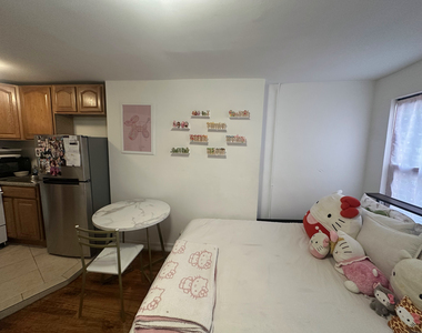 200 Allen Street - Photo Thumbnail 3