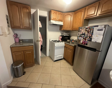 200 Allen Street - Photo Thumbnail 5
