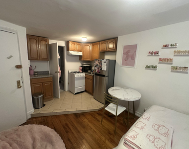 200 Allen Street - Photo Thumbnail 2