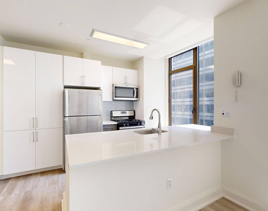 10 Hanover Square - Photo Thumbnail 1