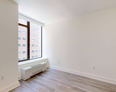 10 Hanover Square - Photo Thumbnail 3