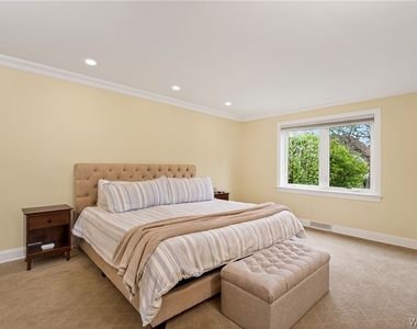 36 Harbour Point - Photo Thumbnail 8
