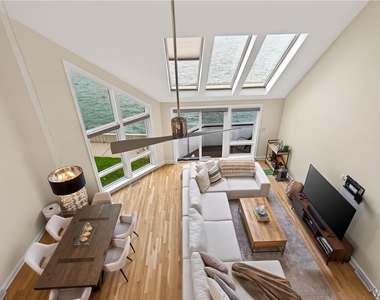 36 Harbour Point - Photo Thumbnail 13
