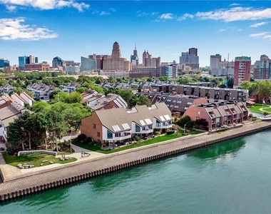 36 Harbour Point - Photo Thumbnail 1