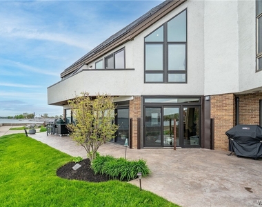 36 Harbour Point - Photo Thumbnail 24