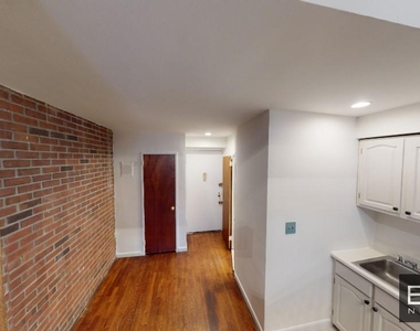 East 88th Street - Photo Thumbnail 5