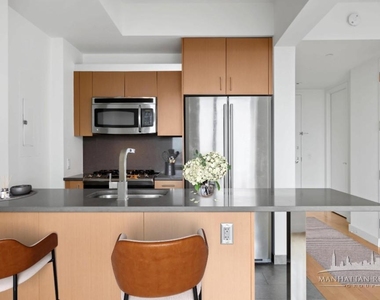 Spruce Street - Photo Thumbnail 4