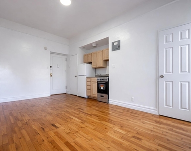 936 West End Avenue - Photo Thumbnail 2