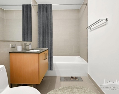 Spruce Street - Photo Thumbnail 7