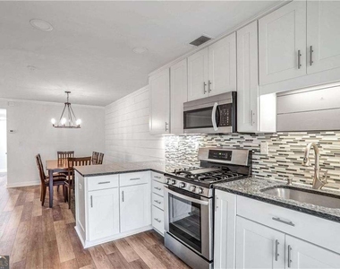 1506 Cumberland Court Se - Photo Thumbnail 5