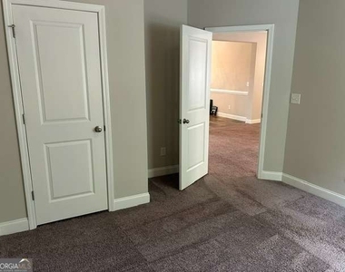 6207 Baltusrol Trace - Photo Thumbnail 13