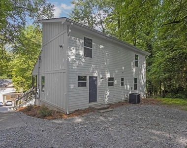 1080 Westmont Road Sw - Photo Thumbnail 2