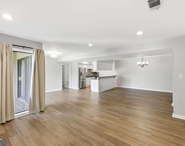 605 Candler Street - Photo Thumbnail 5
