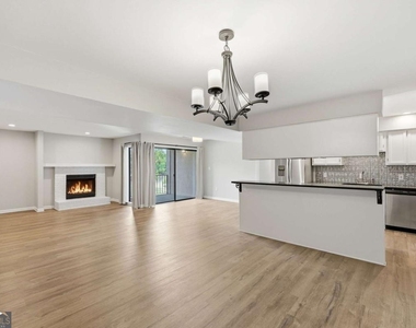 605 Candler Street - Photo Thumbnail 12