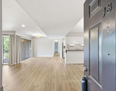 605 Candler Street - Photo Thumbnail 3
