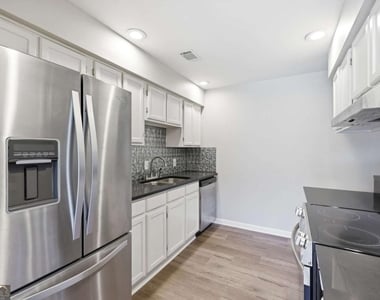 605 Candler Street - Photo Thumbnail 11