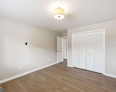 605 Candler Street - Photo Thumbnail 17