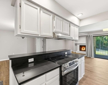 605 Candler Street - Photo Thumbnail 14