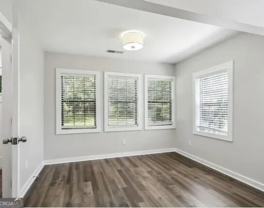 1295 Mcclure Avenue - Photo Thumbnail 6