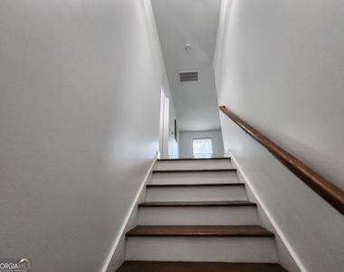 778 Zeppelin Strasse - Photo Thumbnail 21
