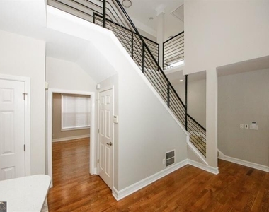 1354 Brookhaven Village Circle Ne - Photo Thumbnail 9
