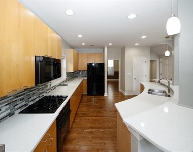 1354 Brookhaven Village Circle Ne - Photo Thumbnail 10