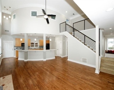 1354 Brookhaven Village Circle Ne - Photo Thumbnail 3