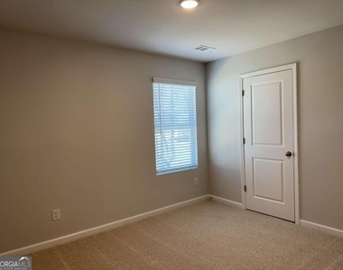 111 Woodside Court - Photo Thumbnail 15