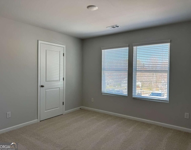 111 Woodside Court - Photo Thumbnail 13