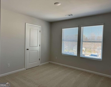 111 Woodside Court - Photo Thumbnail 12