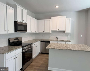 111 Woodside Court - Photo Thumbnail 5