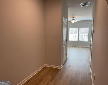 111 Woodside Court - Photo Thumbnail 18