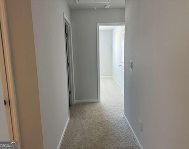 111 Woodside Court - Photo Thumbnail 11