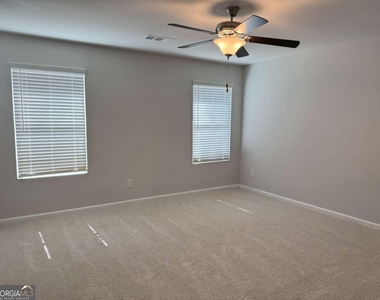 111 Woodside Court - Photo Thumbnail 8