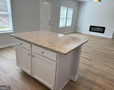 111 Woodside Court - Photo Thumbnail 6