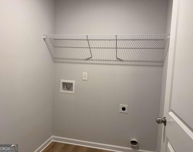 111 Woodside Court - Photo Thumbnail 17