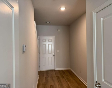 111 Woodside Court - Photo Thumbnail 2