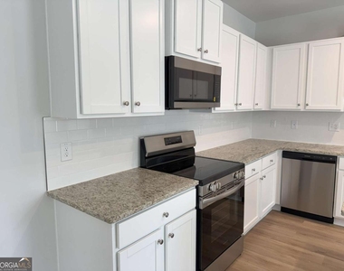 111 Woodside Court - Photo Thumbnail 4