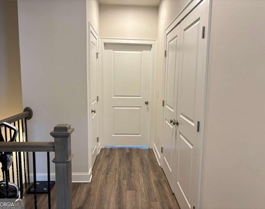 7866 Laurel Crest Drive - Photo Thumbnail 18