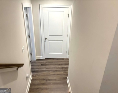 7866 Laurel Crest Drive - Photo Thumbnail 3