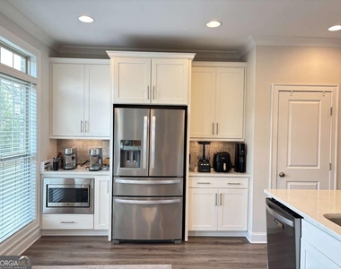 7866 Laurel Crest Drive - Photo Thumbnail 11